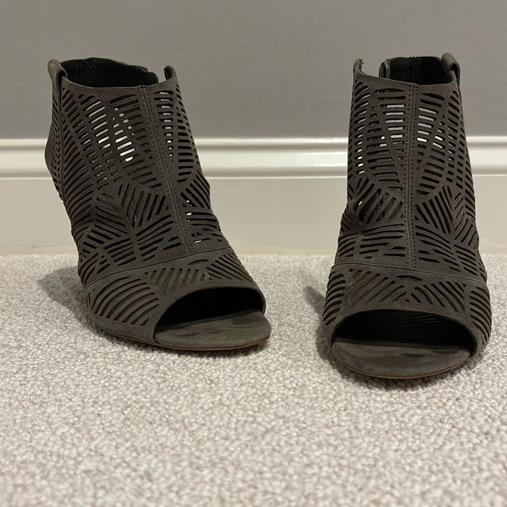 Size 7 Vince Camuto heels. Never used!